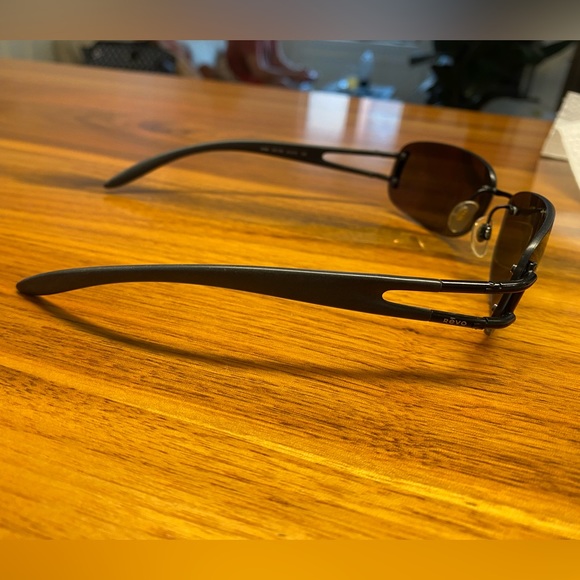 Revo polarized sunglasses with case - Picture 9 of 14